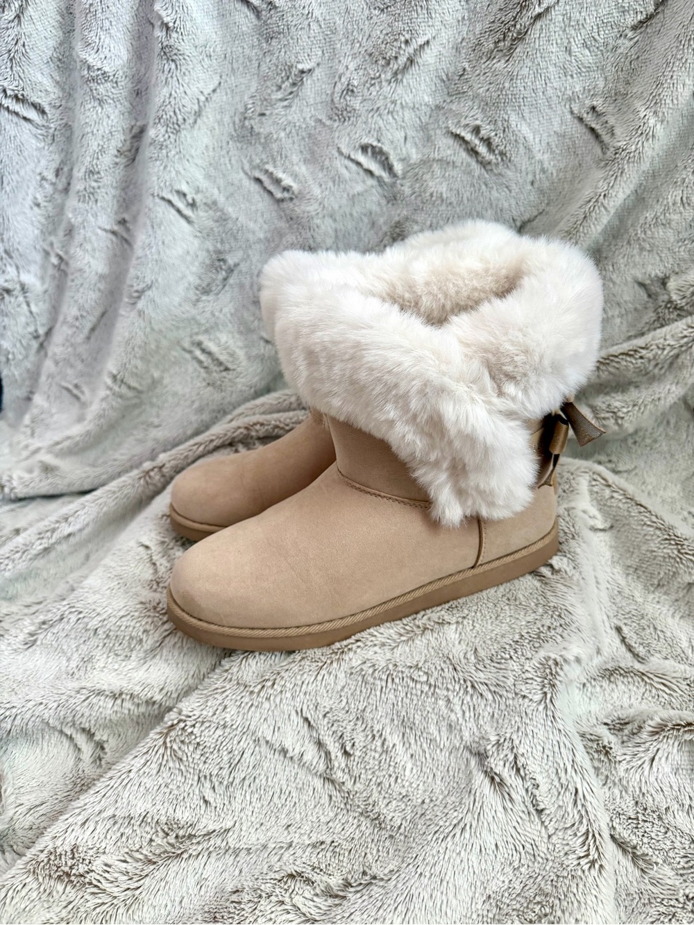 Juicy Couture King 2 Faux Suede Winter Boots Beige Fur Bow Size 9